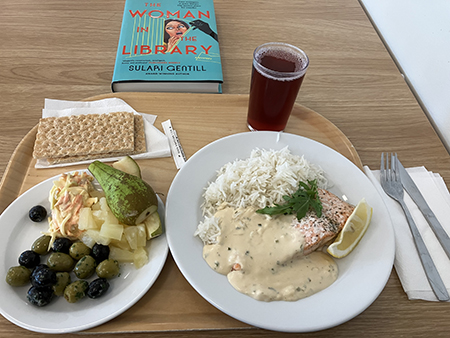 Lax ris och boken The woman in the library