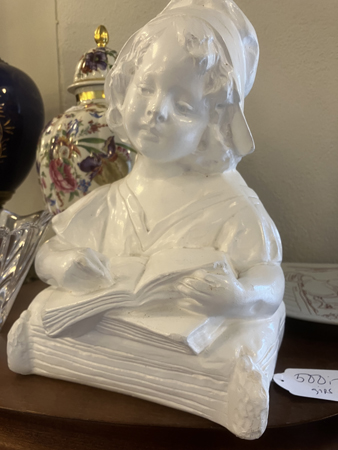 Läsande flicka Ulva diversehandel