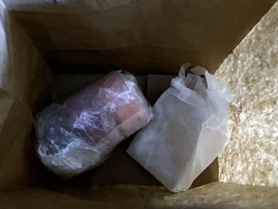 Paket med ostar i papperspåse matmarknaden 2022