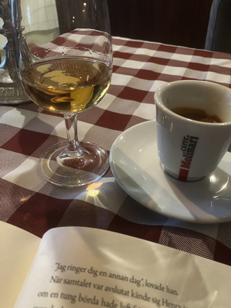 Whisky dubbel espresso och bok