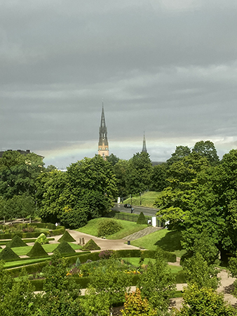 Regnbåge vid domkyrkotornen