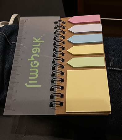 Block med små post itlappar