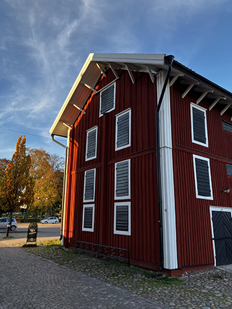 Rött hus i hamnen