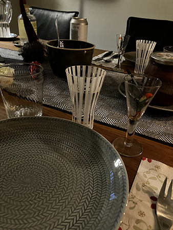 Fin dukning med julservetter och julsnapsglas hos Mimmi