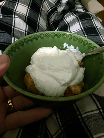 Kaneläpplen med vaniljkvarg