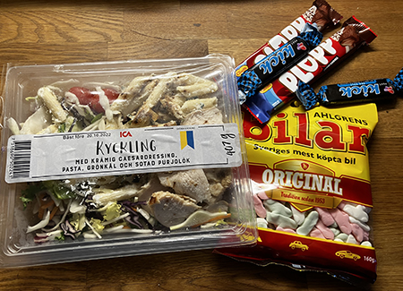 Kycklinglunch och bilgodis