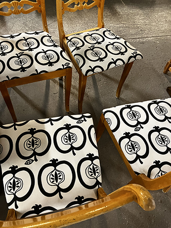 Äppeltyg på stolssitsarna
