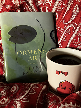 Boken Ormens år och kaffe på sängen