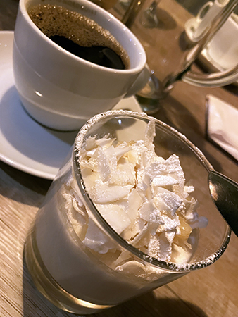 Pina Colada pannacotta och kaffe