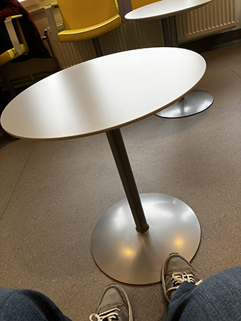 I väntrum på Ackis