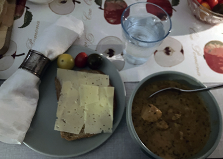 Ostsmörgås och fisksoppa