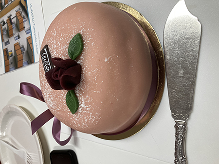 Rosa marsipantårta från Triller fr BRF