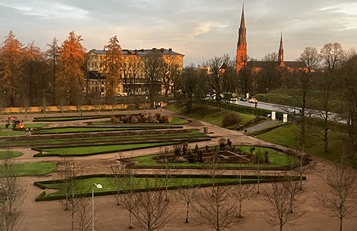Barockträdgården Carolina Rediviva och domkyrkotornen 30 november 2022