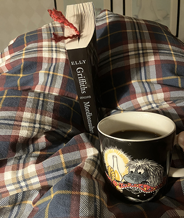 Kaffe på sängen o halvvägs i Mordkonsulten