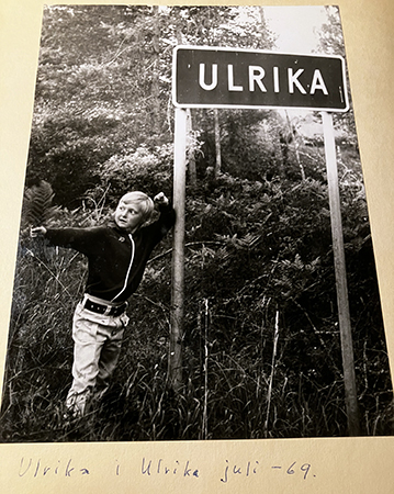 Ulrika sju år vid Ulrikaskylt juli 1969