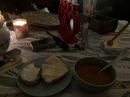 Mackor och linssoppa och Lucifer