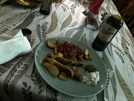 Kycklingkorv och klyftpotatis