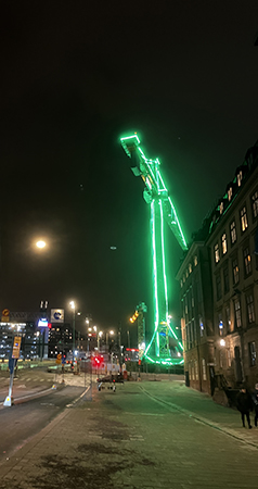 Grönt ljus på kranvpå Skeppsbron