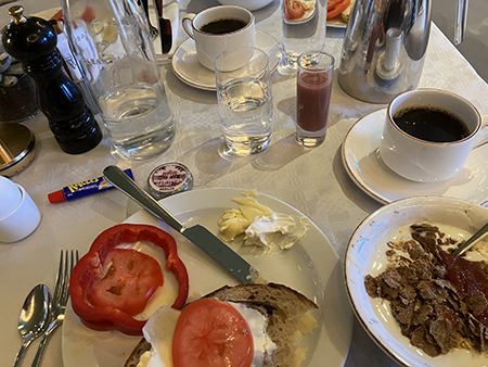 Hotellfrukost på Reisen