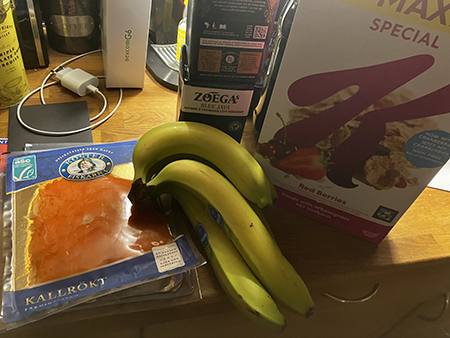 Lax bananer kaffe och flingor