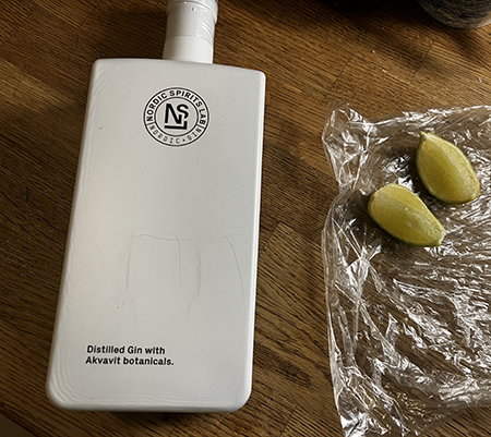 Nordic Spirits lab gin och limeklyftor