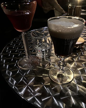 Drinkar på Reisens bakficka