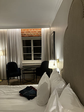 Gränden nära vårt fönster på Reisen