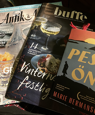 Antik och Auktion Buffé och boken Pestön