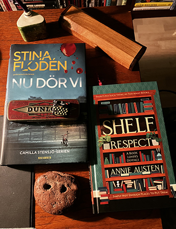 Böckerna Nu dör vi och Shelf respect