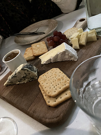 Ostbricka till dessert Granhof