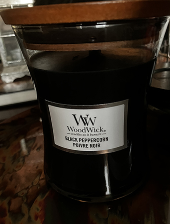 Woodwickljus black peppercorn