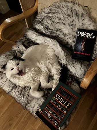 Citrus med böckerna Shelf respect och Olycksfåglar