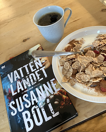 Frukost med boken Vattenlandet