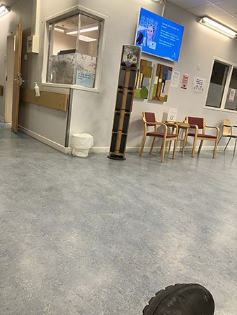 I väntrummet på Ackis