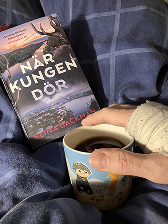 Läsning och kaffe på sängen 200 sidor kvar i När kungen dör