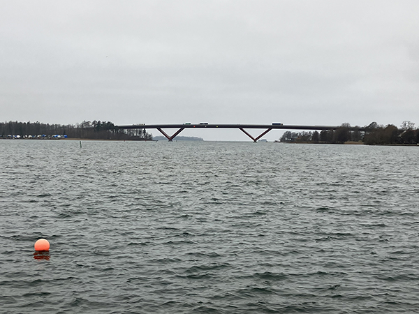 Bilar på Motalabron