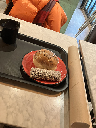 Fika hos Ubbes med presentrör från Cina