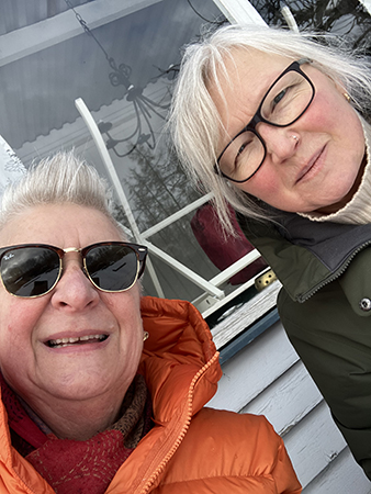 Glada utomhusfikare jag och Anna