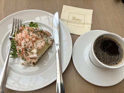 Lördagsfika räkmacka på Thelins