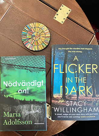 Böckerna Nödvändigt ont och A flicker in the dark