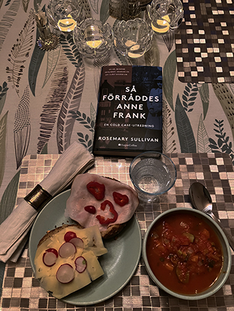 Annas tomatsoppa macka och boken Så förråddes Anne Frank