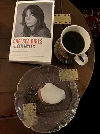Boken Chelsea girls kaffe och mazarin