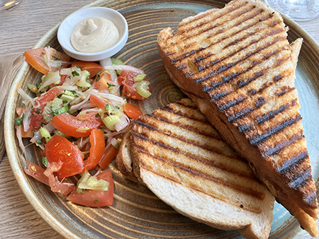 Croque Monsieur på kalkon och ost och senap