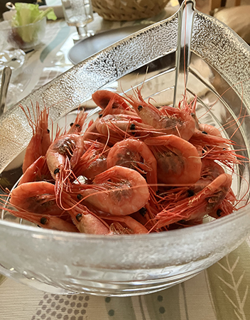 Räktrålare i glas med räkor