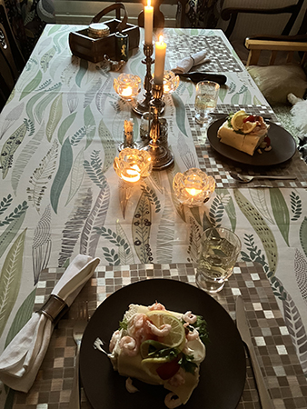 Smörgåstårta och vitt vin