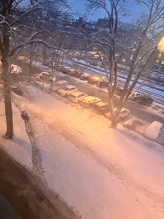 Snöig lördagskväll den 25 mars 2023