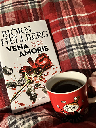 Boken Vena amoris och kaffe på sängen