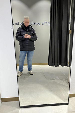 Selfie i spegeln på Kappahl 17 mars 2023