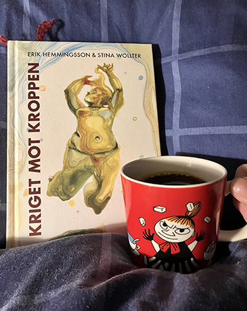 Boken Kriget mot kroppen och kaffe på sängen