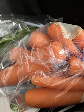 Morötter i plastpåse